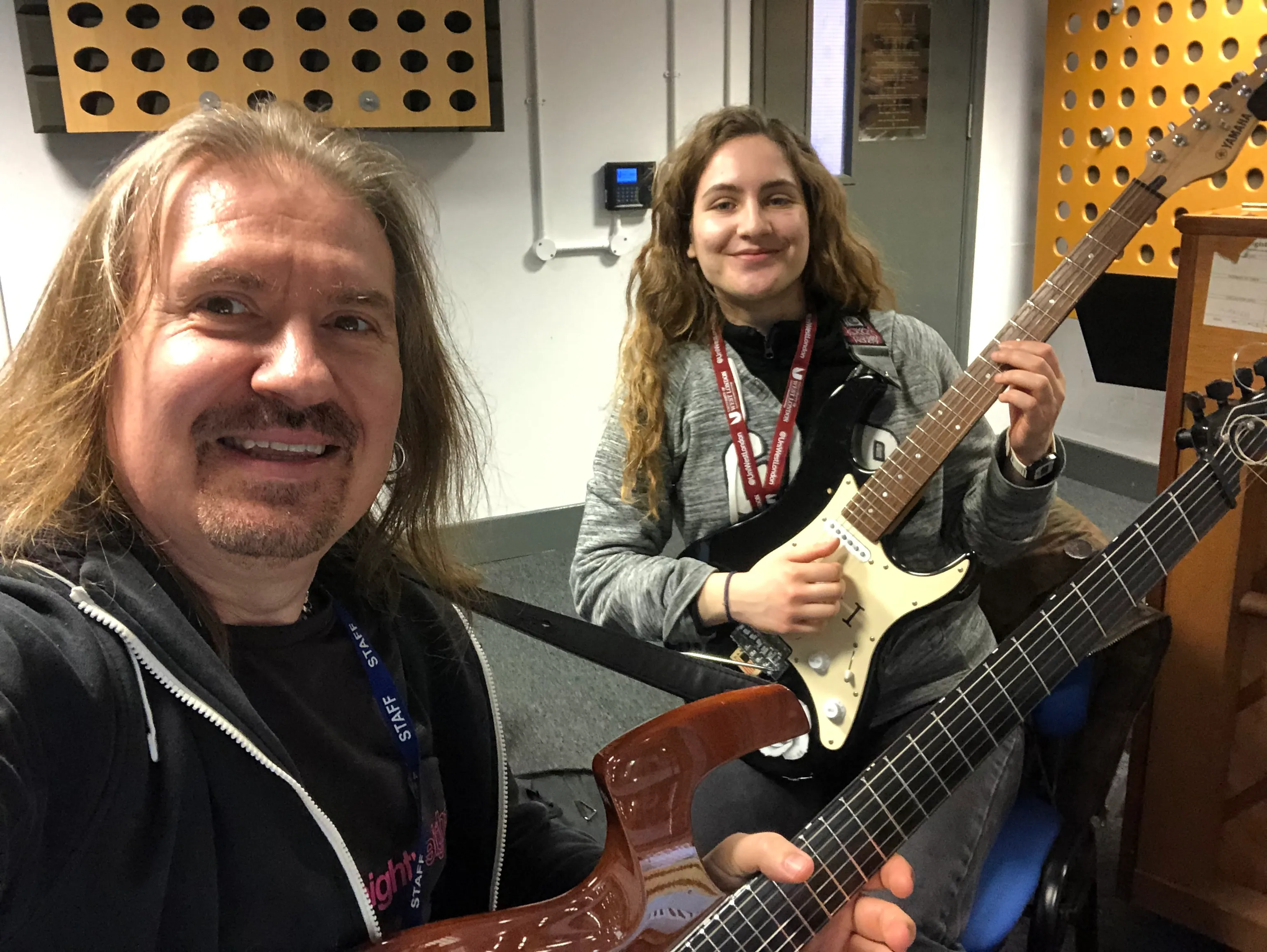 Misha Nikolic in a teaching setting with a guitar student in a rehearsal and mentoring environment.